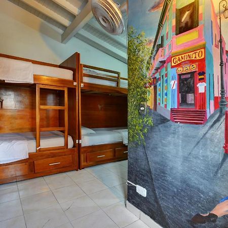 The Wandering Paisa (Adults Only) Hostel Medellin Exterior photo