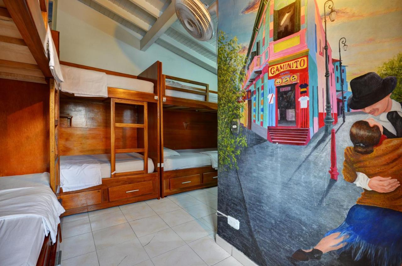 The Wandering Paisa (Adults Only) Hostel Medellin Exterior photo