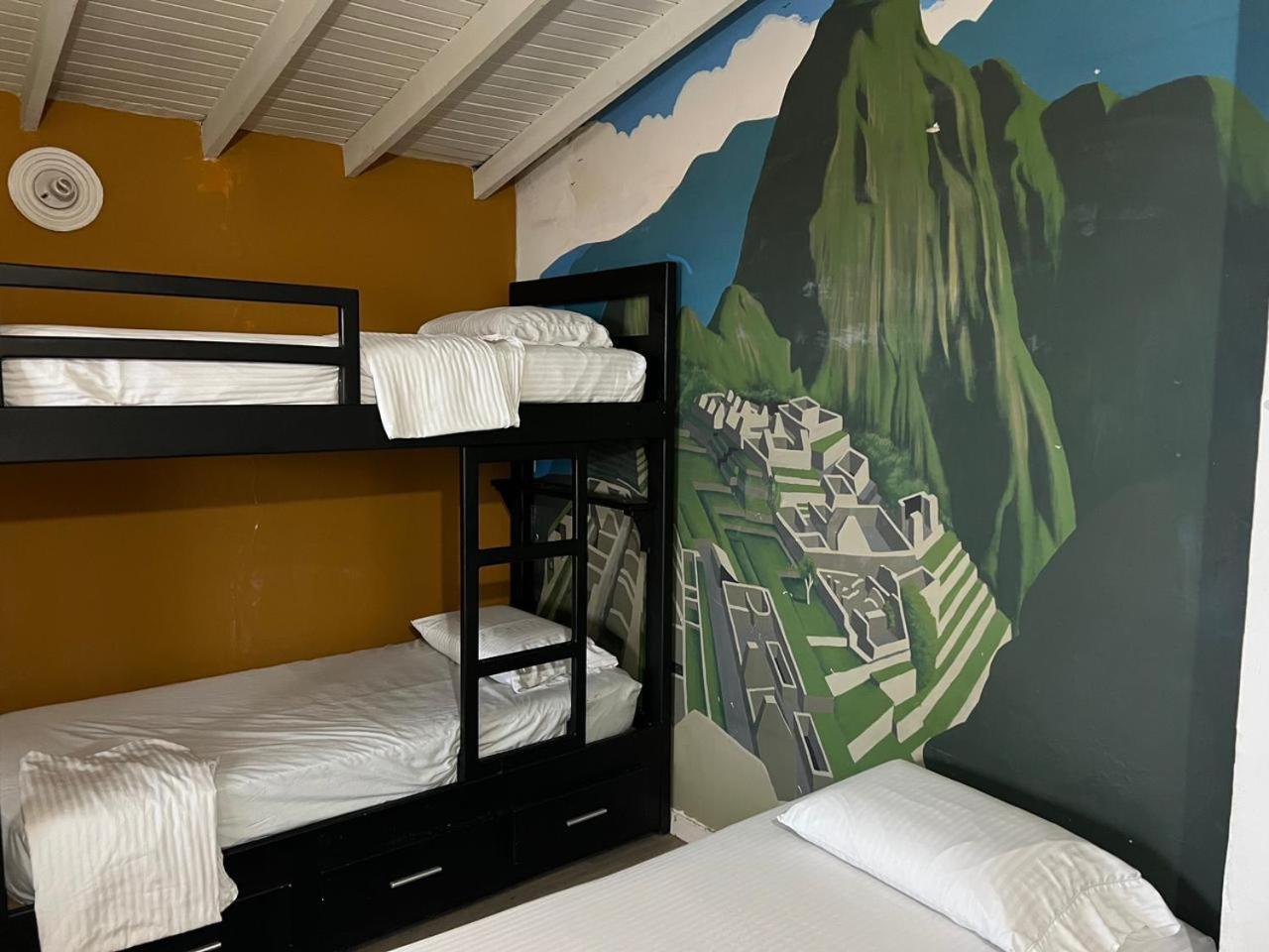 The Wandering Paisa (Adults Only) Hostel Medellin Exterior photo