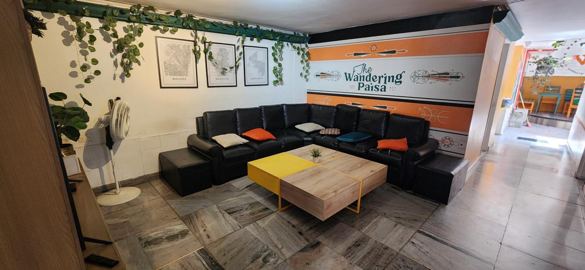 The Wandering Paisa (Adults Only) Hostel Medellin Exterior photo