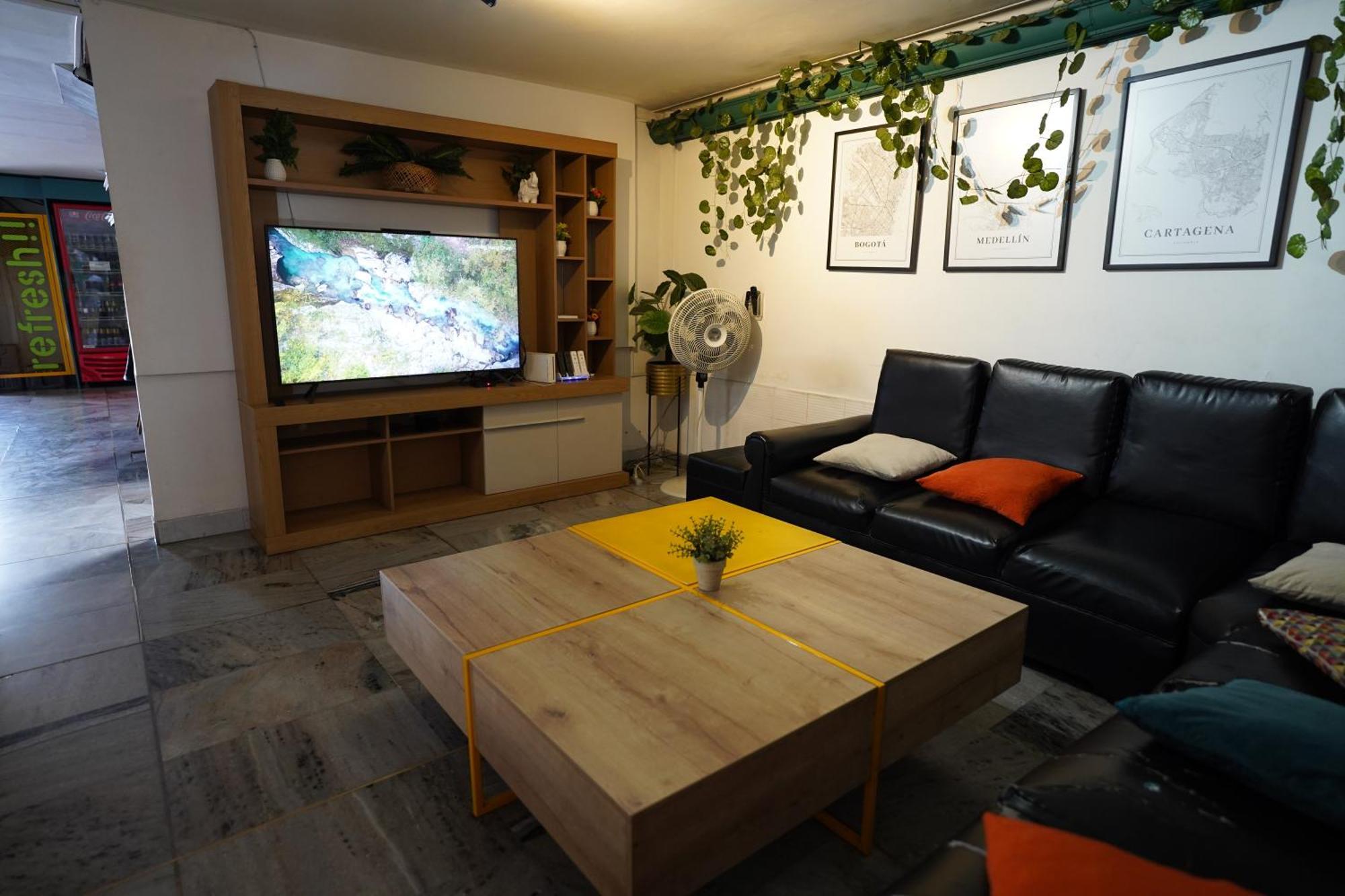 The Wandering Paisa (Adults Only) Hostel Medellin Exterior photo