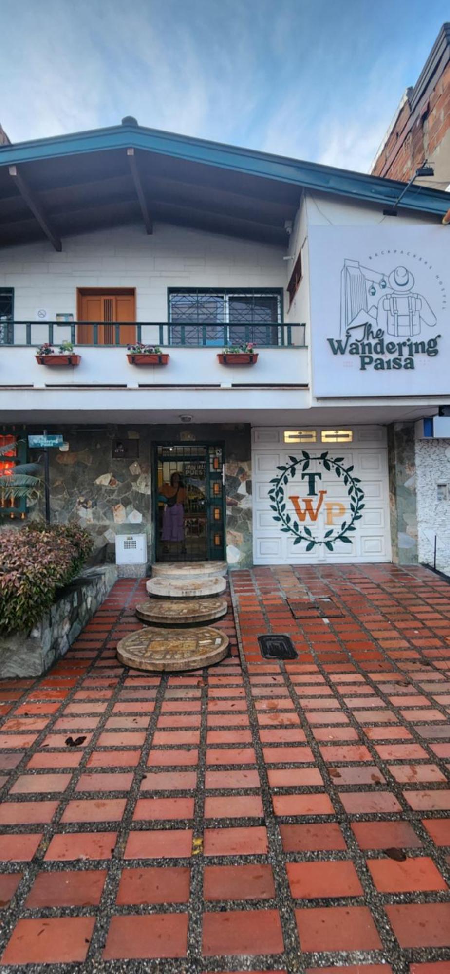 The Wandering Paisa (Adults Only) Hostel Medellin Exterior photo