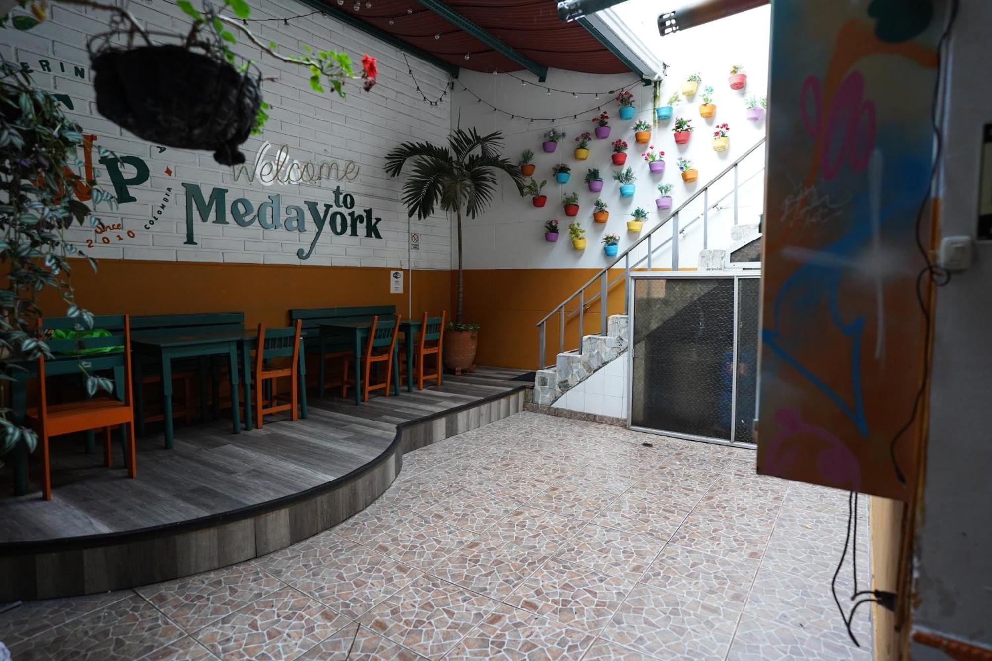 The Wandering Paisa (Adults Only) Hostel Medellin Exterior photo