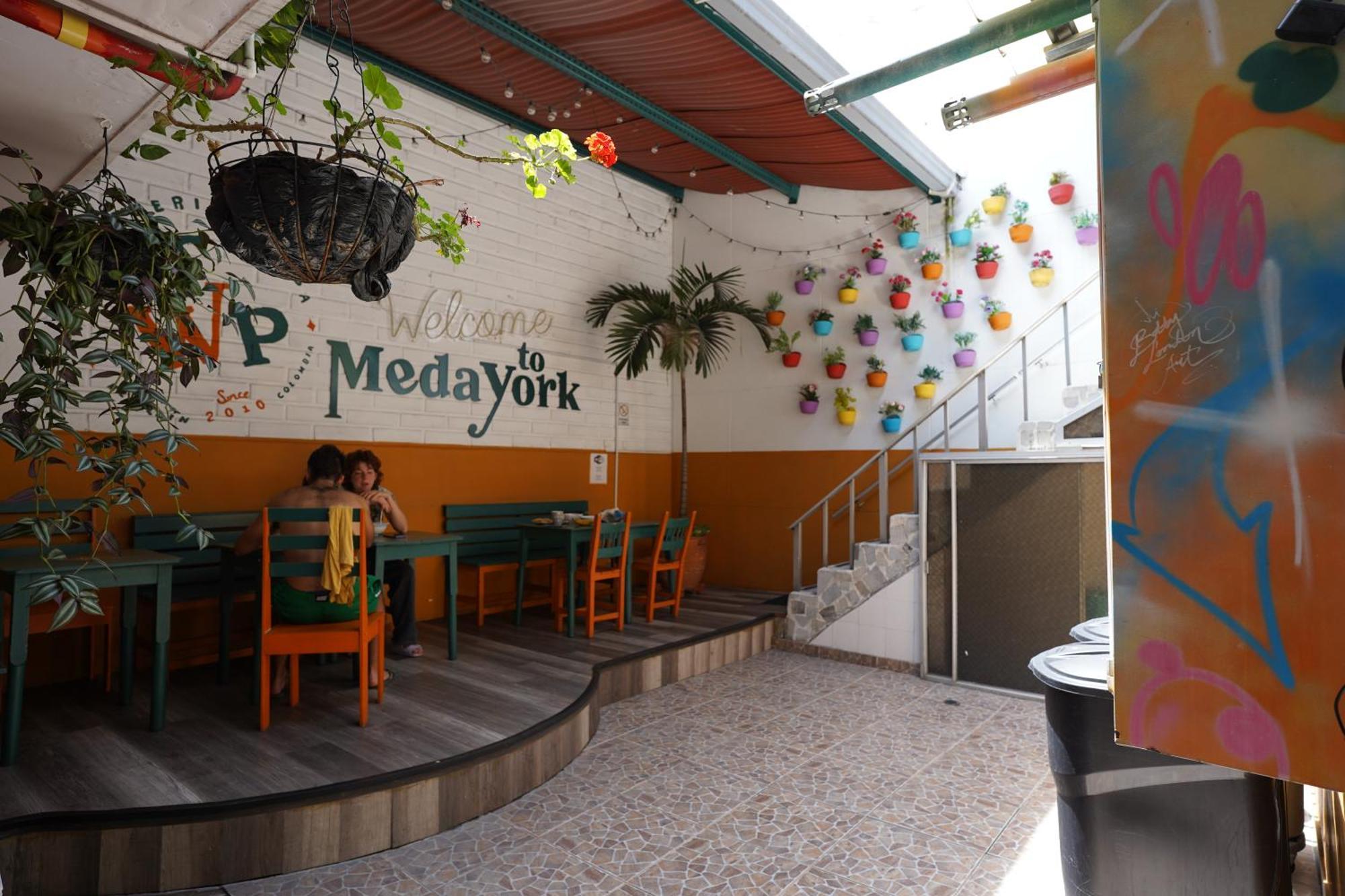 The Wandering Paisa (Adults Only) Hostel Medellin Exterior photo
