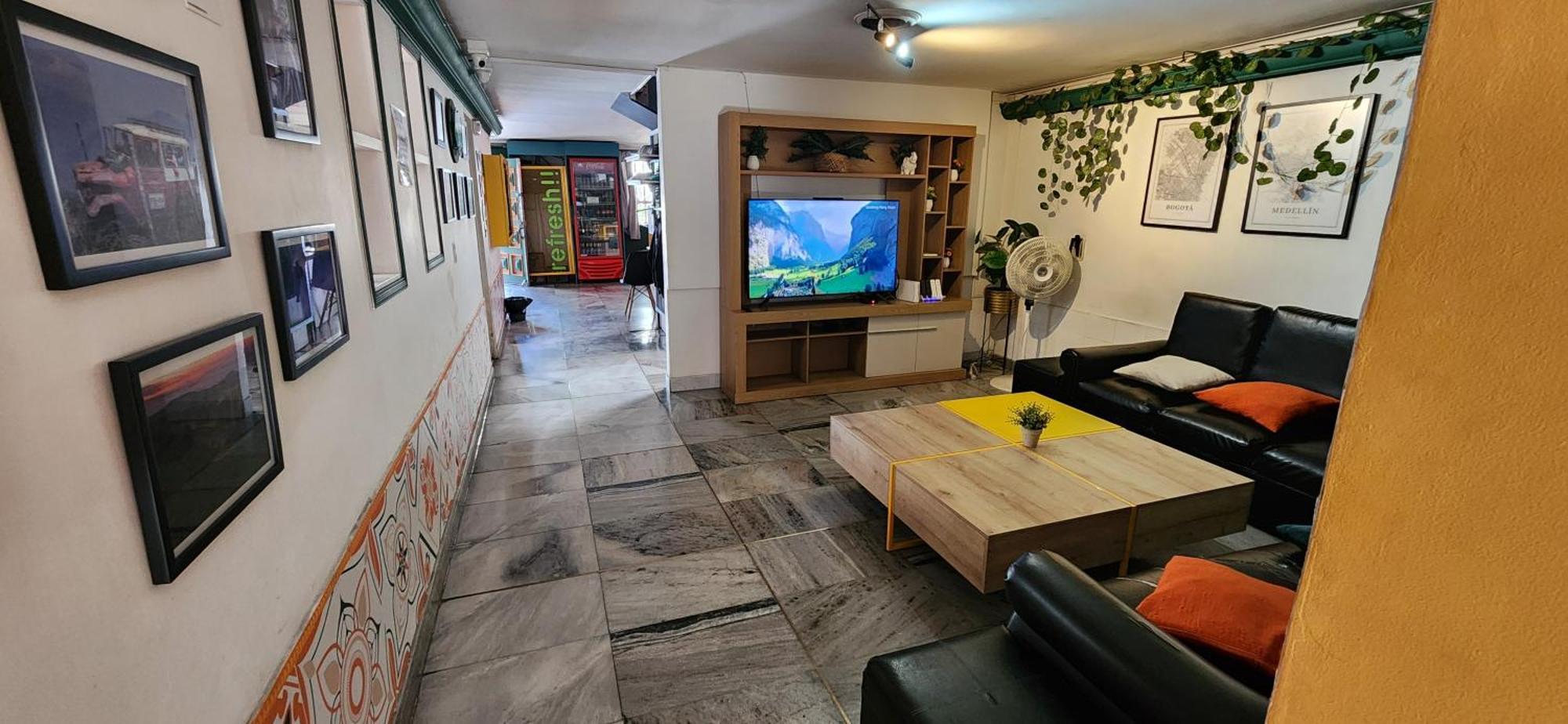 The Wandering Paisa (Adults Only) Hostel Medellin Exterior photo