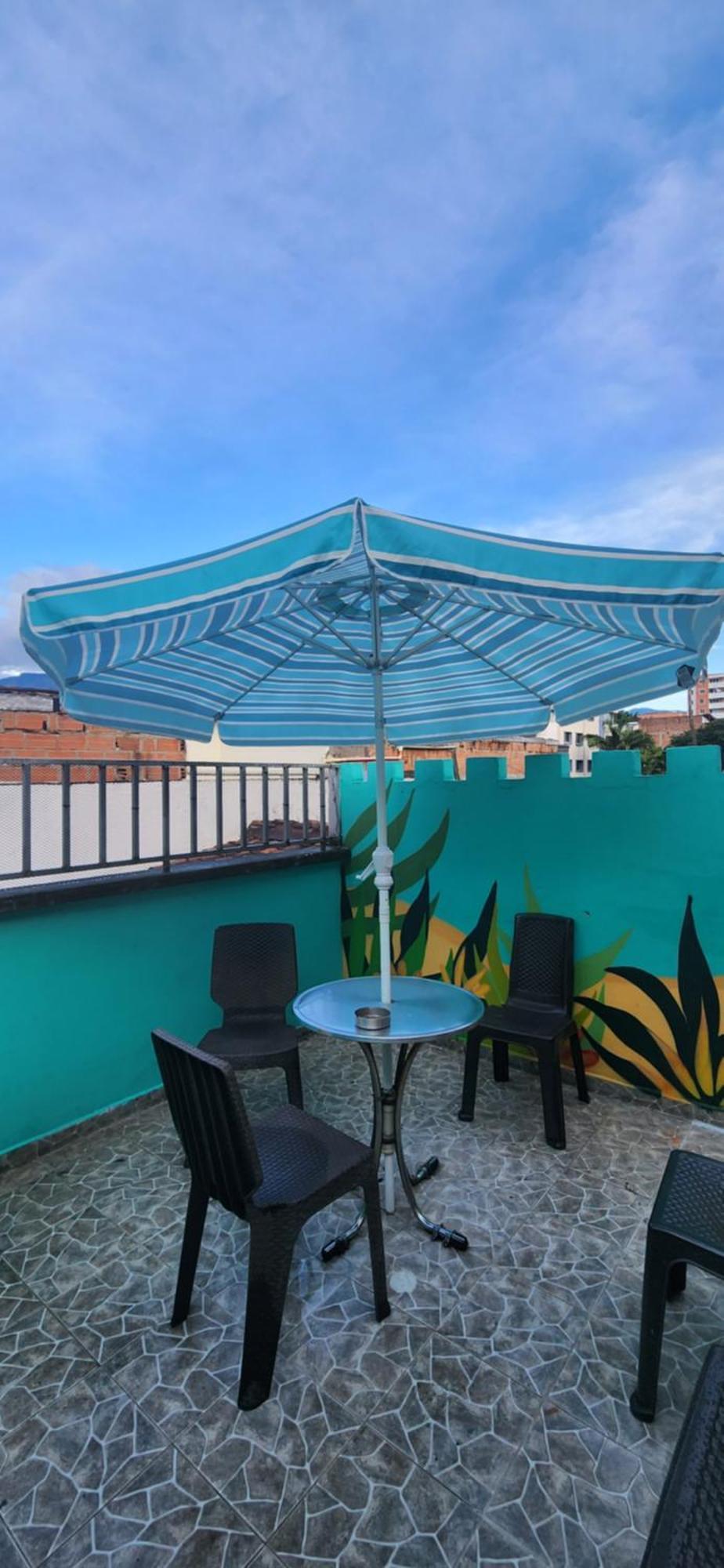 The Wandering Paisa (Adults Only) Hostel Medellin Exterior photo