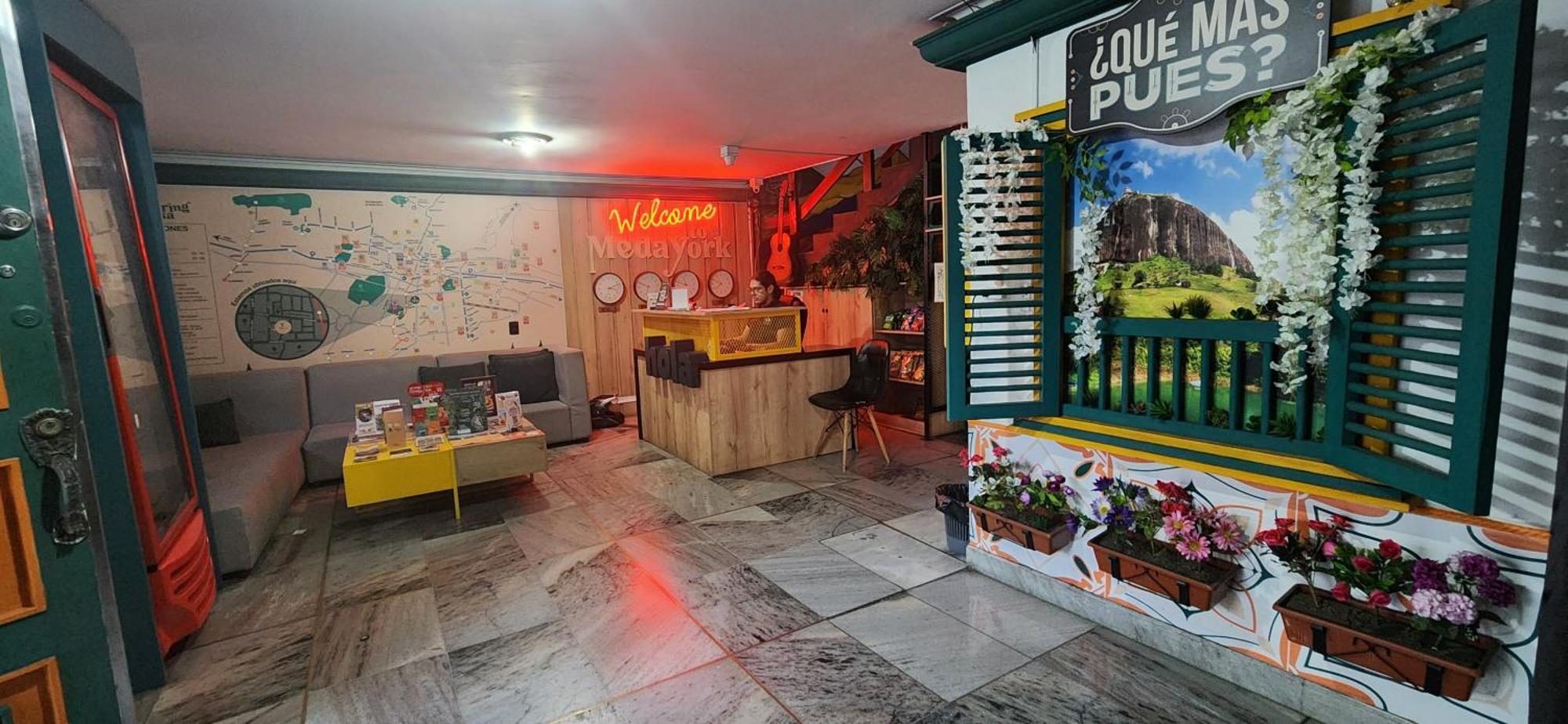 The Wandering Paisa (Adults Only) Hostel Medellin Exterior photo