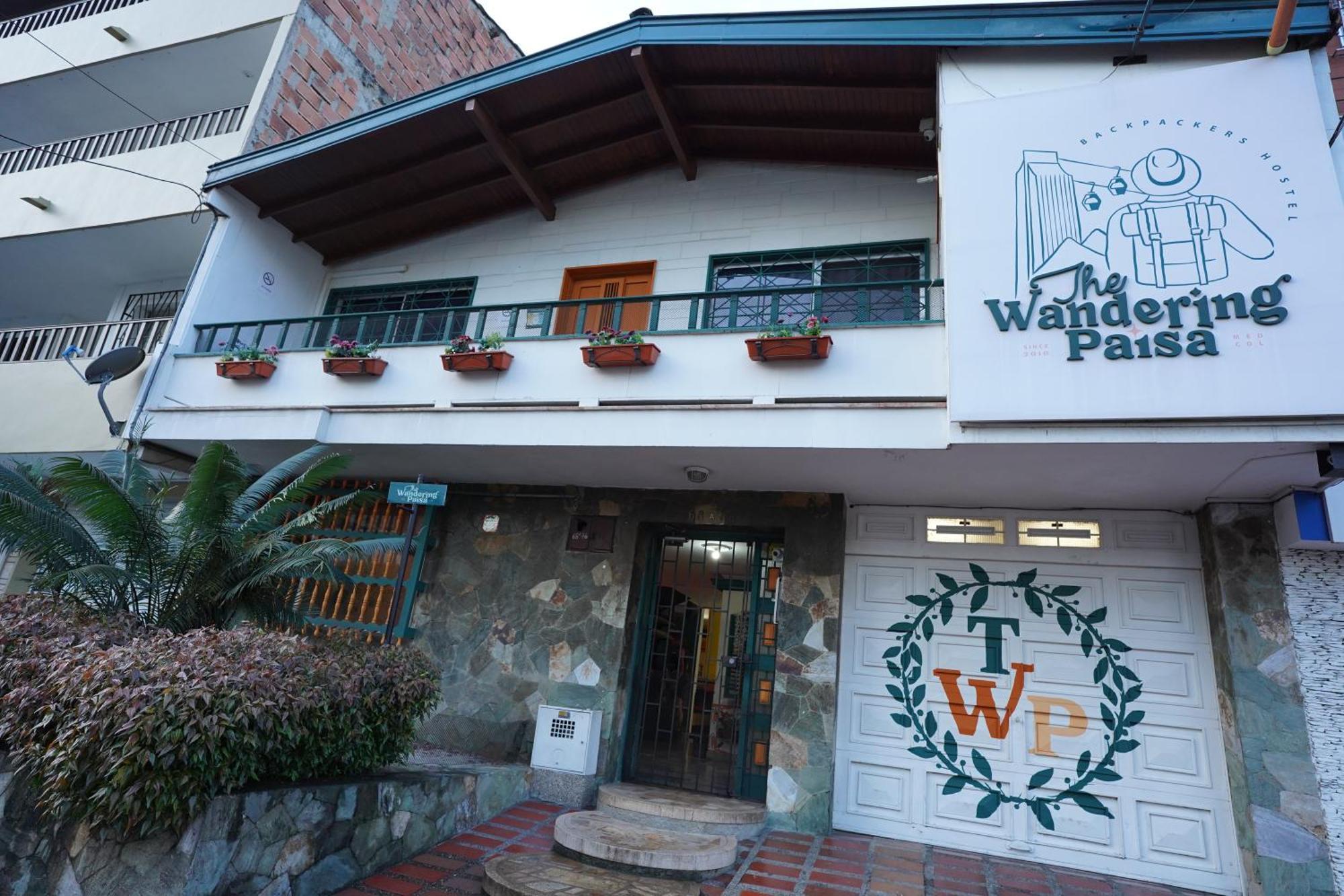 The Wandering Paisa (Adults Only) Hostel Medellin Exterior photo